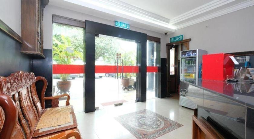 Oyo 1190 Nice Stay Hotel Рауб Экстерьер фото